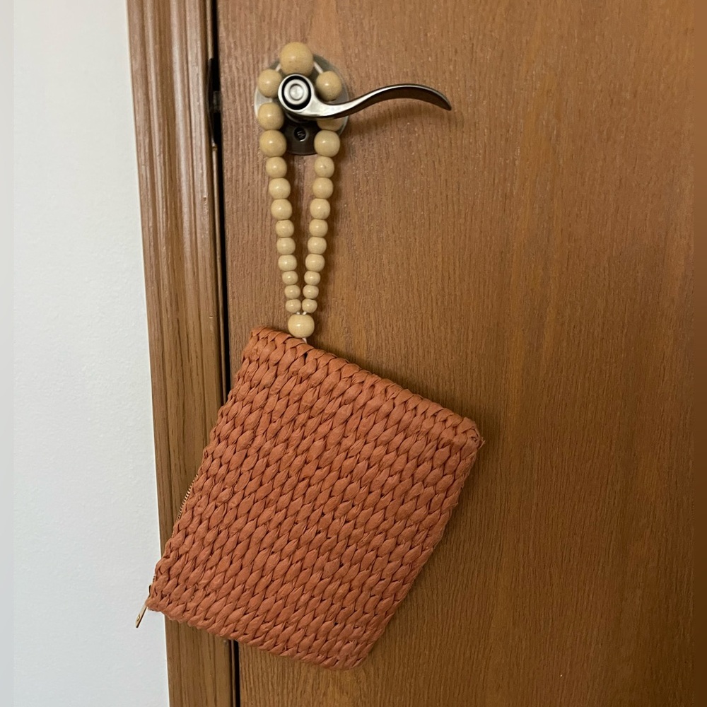 Coral Clutch